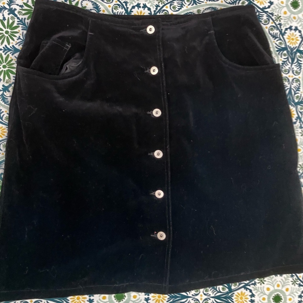 1980’s velvet Liz Wear Black Button-Front Skirt 100% cotton size 16 /14